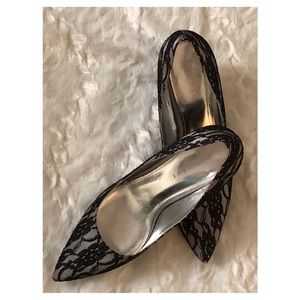 Metaphor Silver & Black Embroidered Floral Lace 3” Heels 9.5